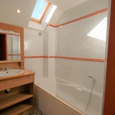 House Chalet 10 Personnes Chalet Oriente Est Pra Roustan. شاليه